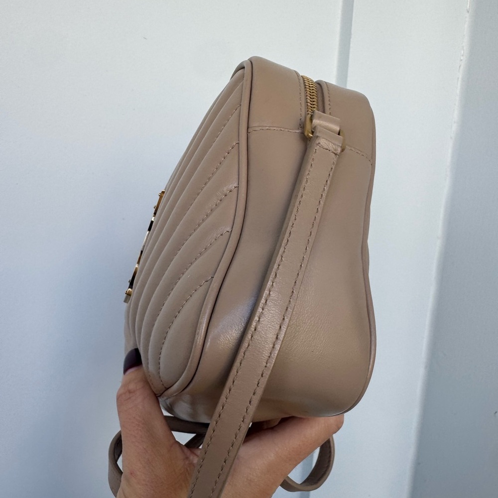 🛑 SOLD 🛑 Saint Laurent Lou Camera Bag – Dark Beige Leather with Tassel - Picture 5 of 13